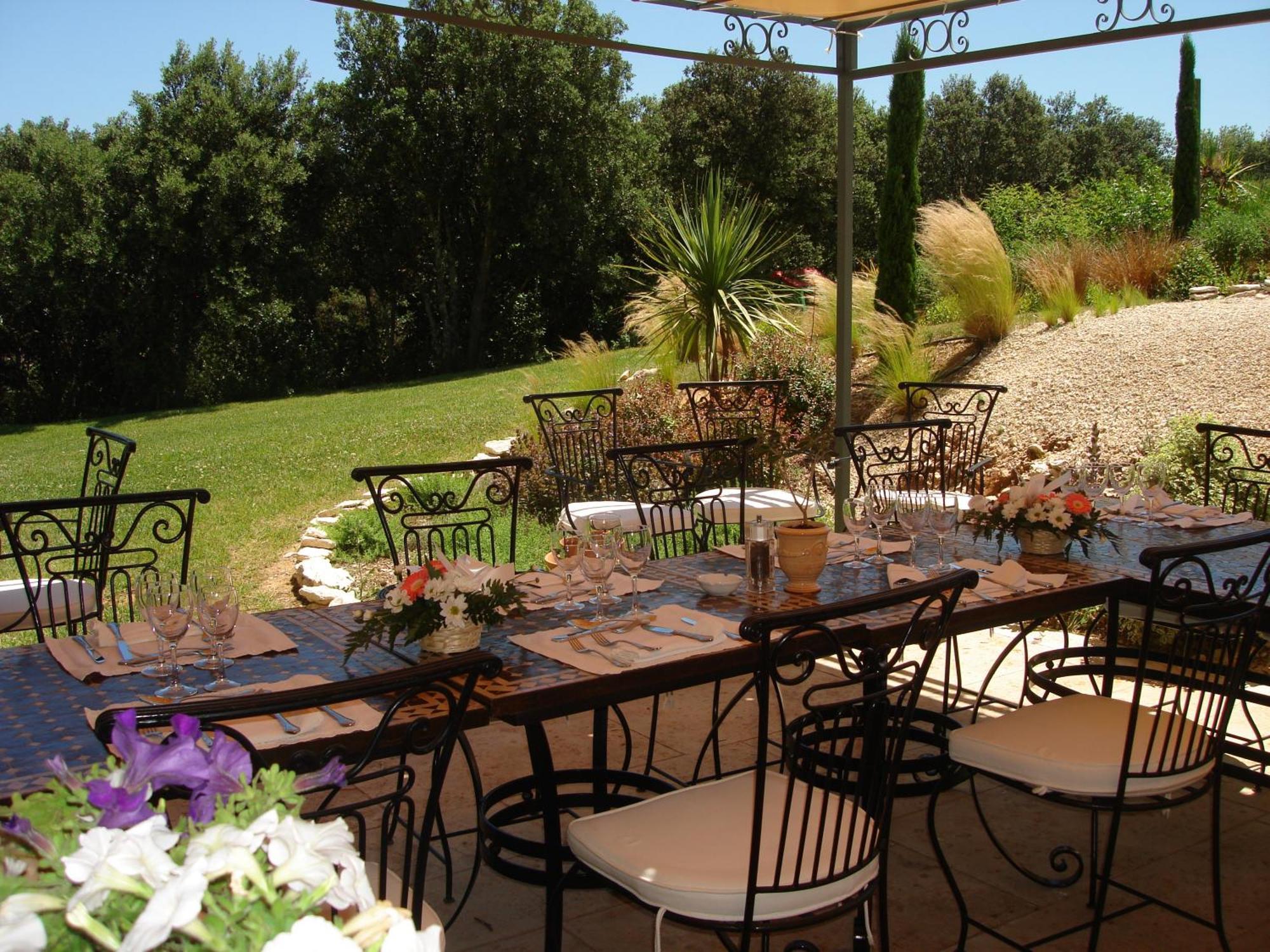 Hotel Restaurant Le Gardon - Pont Du Gard Collias Exteriör bild