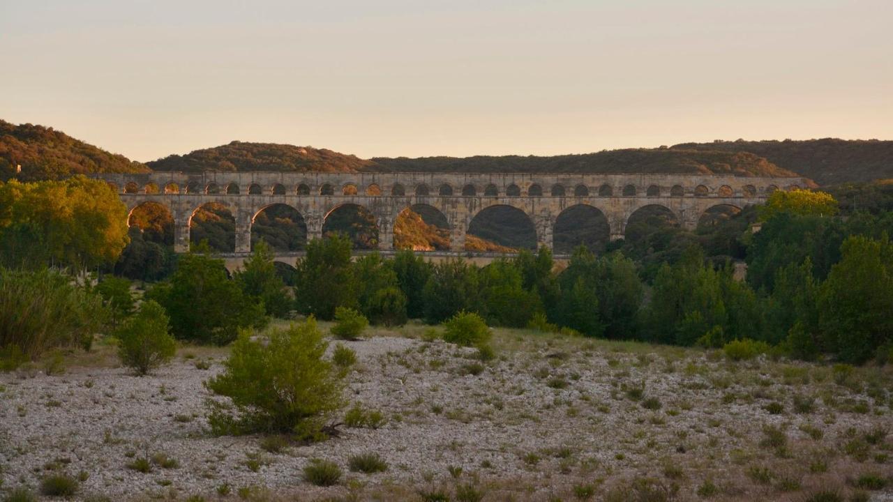 Hotel Restaurant Le Gardon - Pont Du Gard Collias Exteriör bild